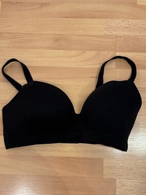 Seamless Black T-shirt Bra - Comfortable Everyday Support embliss wireless